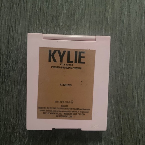 Kylie Cosmetics Almond Bronzer - Picture 3 of 4